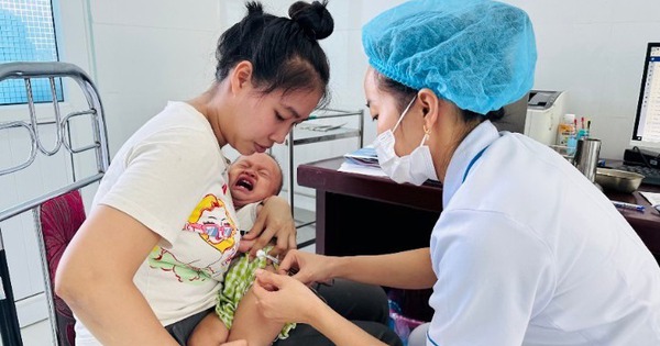 Thực hiện Nghị quyết Đại hội XIV: Tổ chức lại hệ thống y tế cơ sở, y tế dự phòng để phục vụ người dân tốt hơn