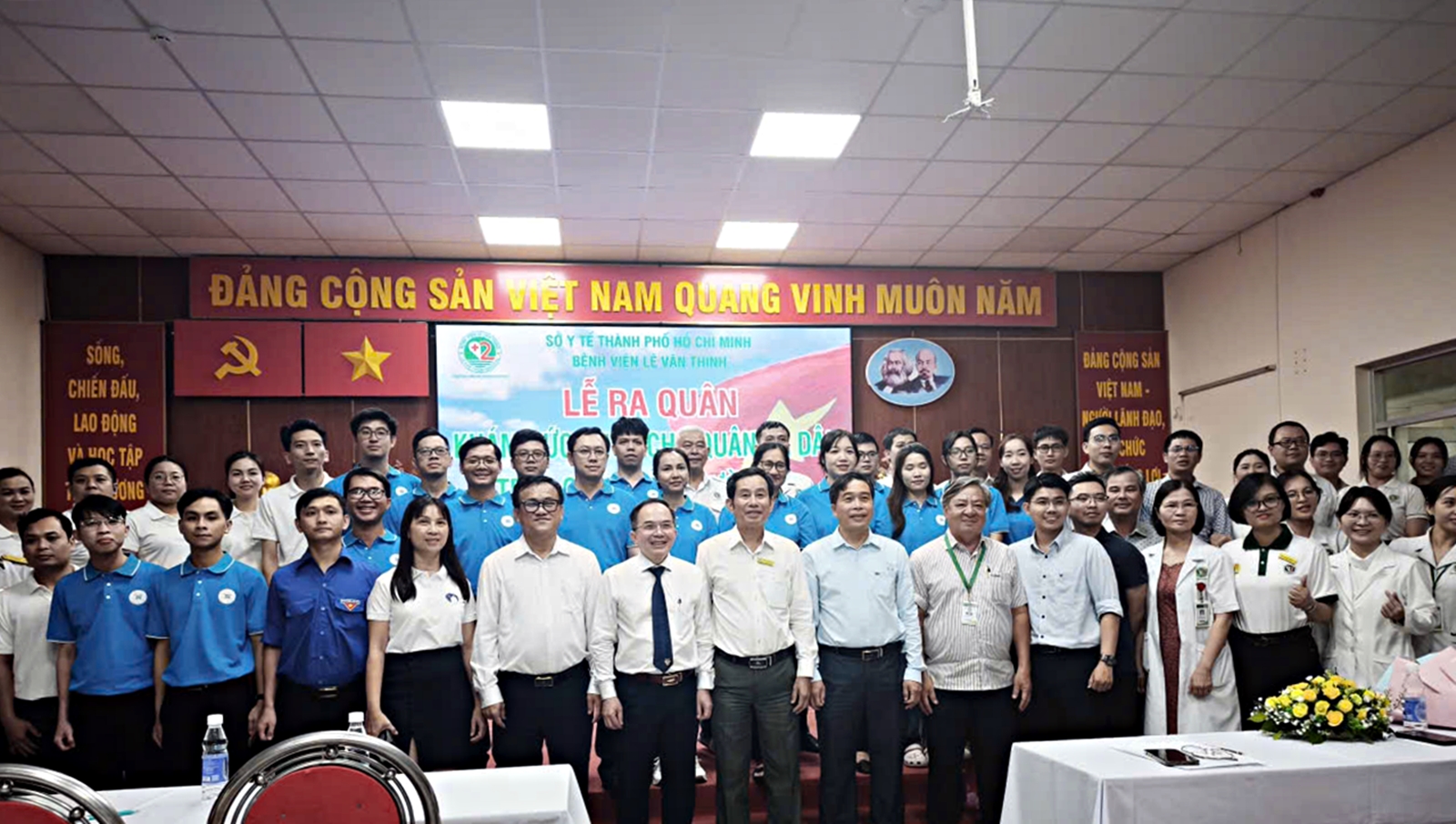 60 ‘chiến sĩ áo trắng’ TPHCM lên đường chăm sóc sức khỏe quân, dân Trường Sa- Ảnh 2.