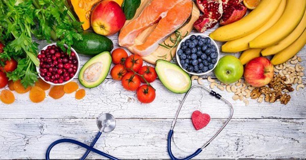 Uống 2 – 3 tách cà phê hoặc trà mỗi ngày có thể giảm nguy cơ đột quỵ và bệnh tim