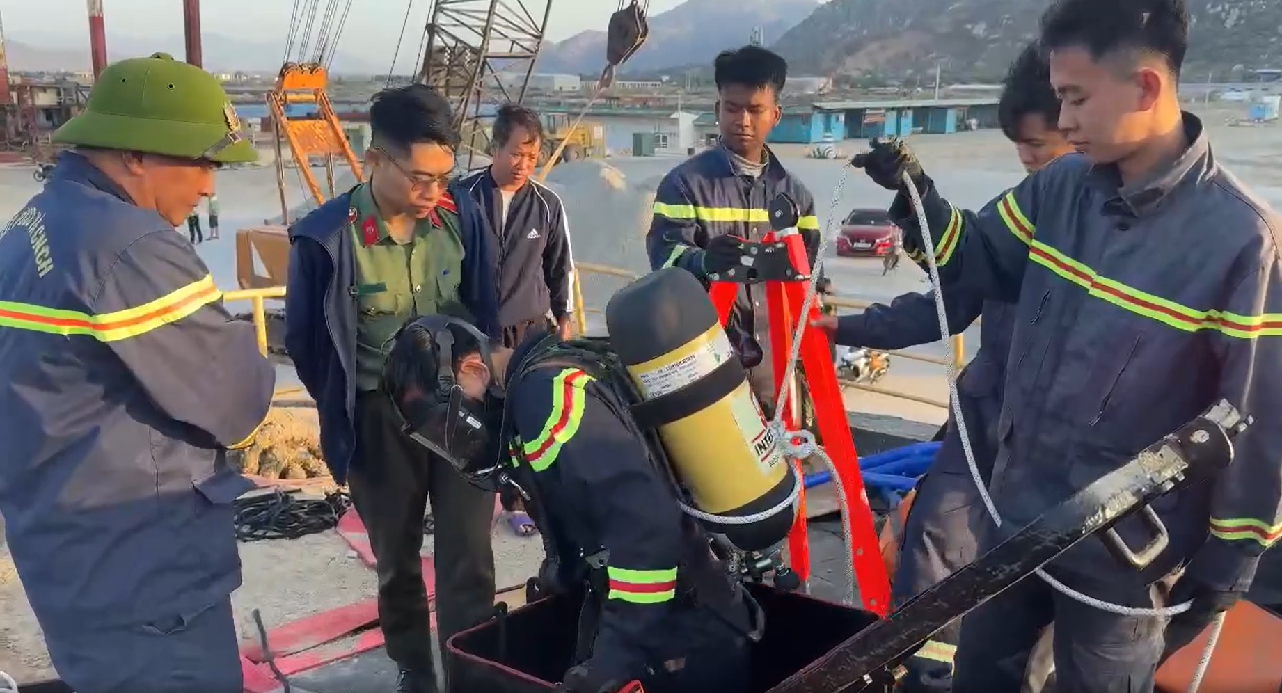 Tai nạn trên tàu chở hàng khiến 3 người tử vong nghi do điện giật- Ảnh 2. Tai nạn trên tàu chở hàng khiến 3 người tử vong nghi do điện giật- Ảnh 2.