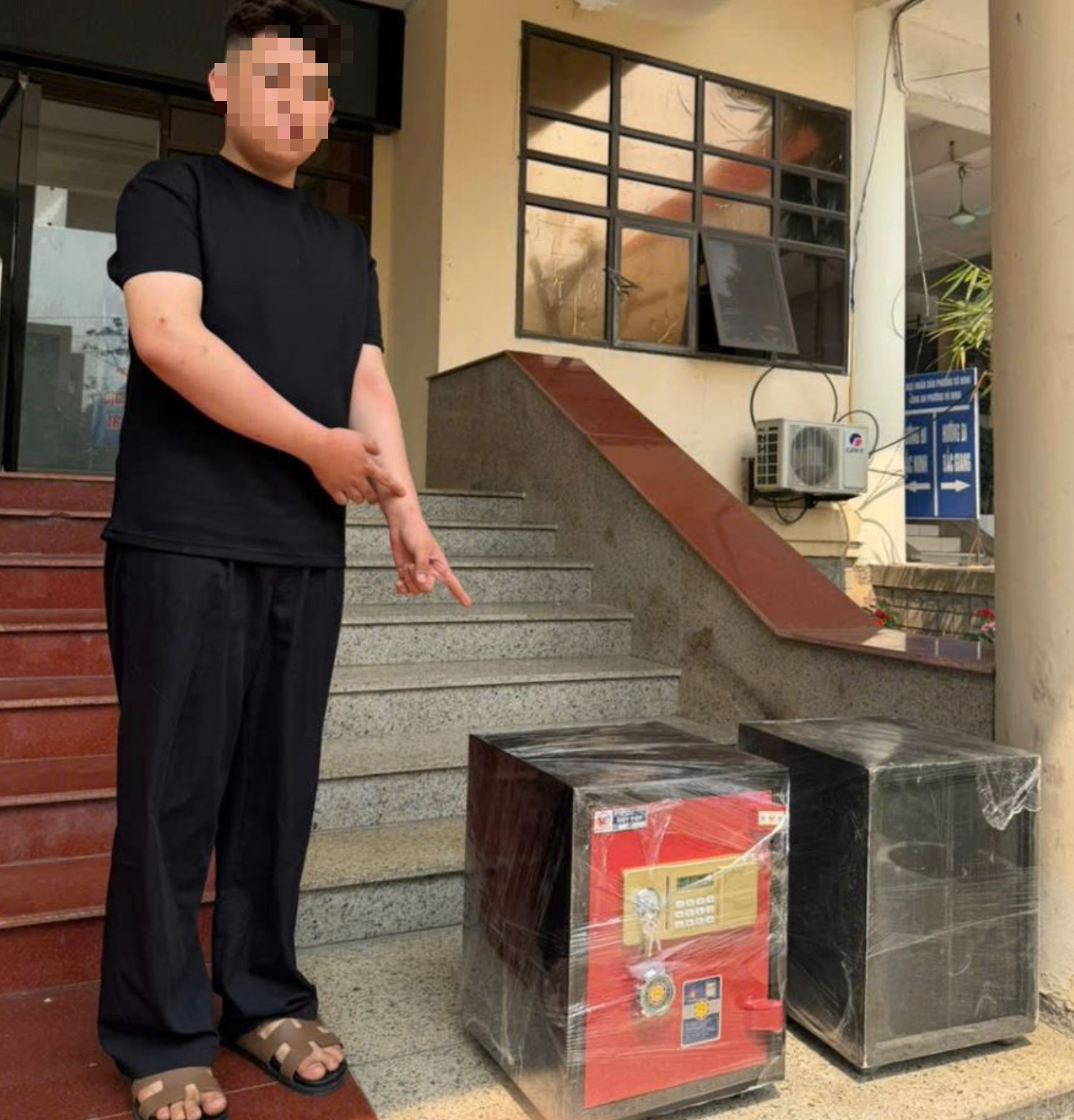 Thiếu niên 16 tuổi đột nhập nhà họ hàng, cắt két sắt trộm hơn 5 cây vàng- Ảnh 1.