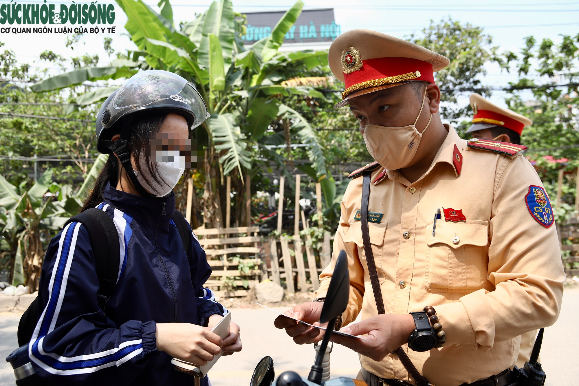 Hà Nội: Kiểm tra xe chở học sinh, tài xế được test nồng độ cồn, ma túy- Ảnh 2.