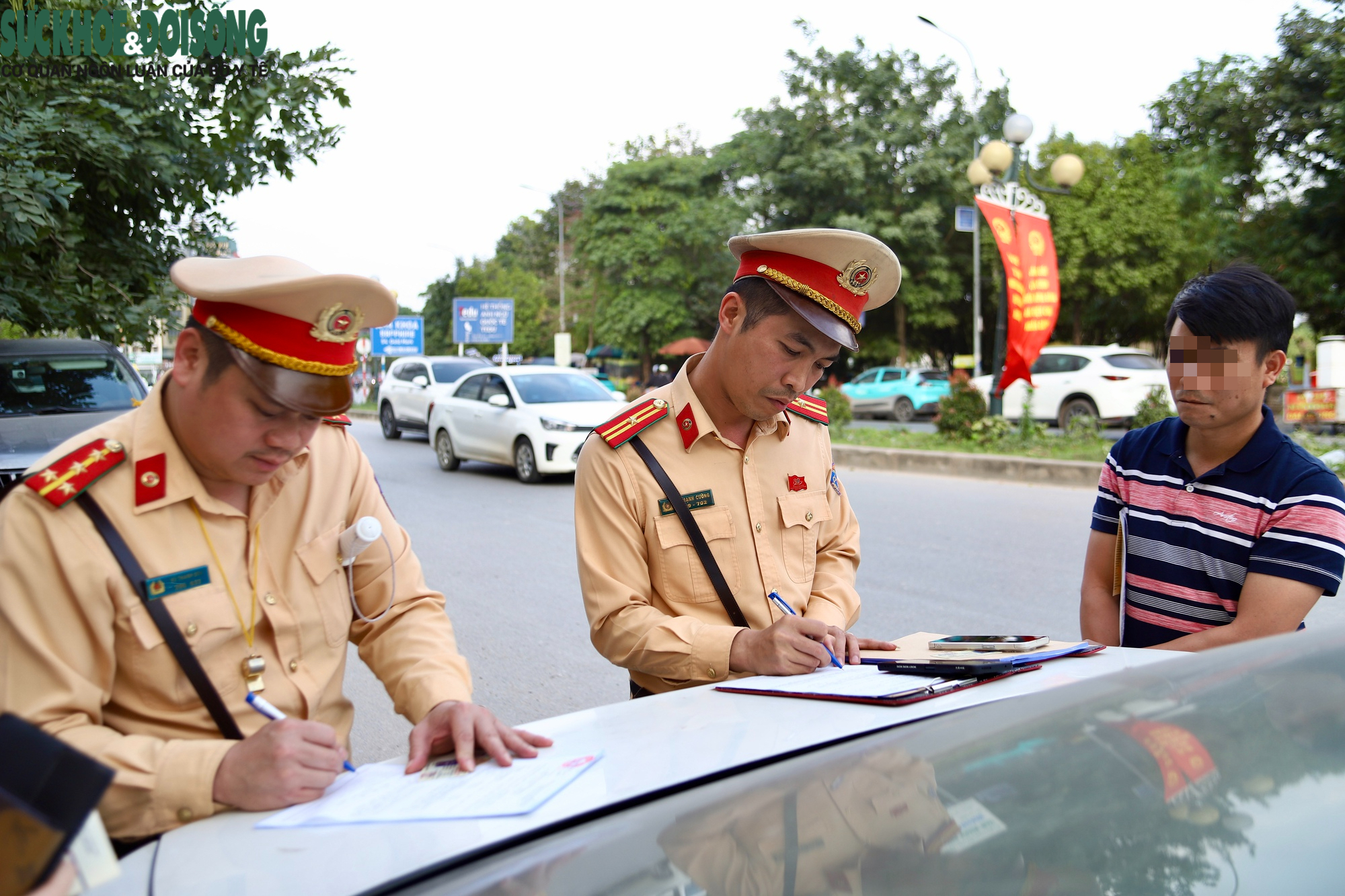 Hà Nội: Kiểm tra xe chở học sinh, tài xế được test nồng độ cồn, ma túy- Ảnh 6.