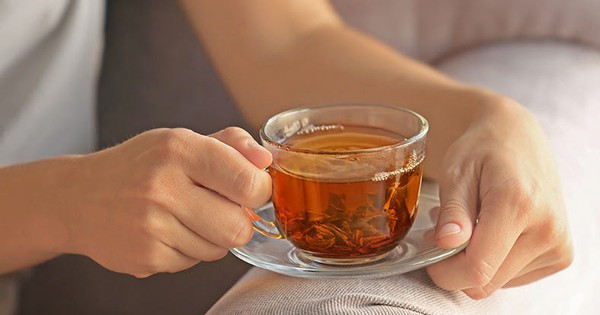 5 tác hại khi uống trà lúc bụng đói