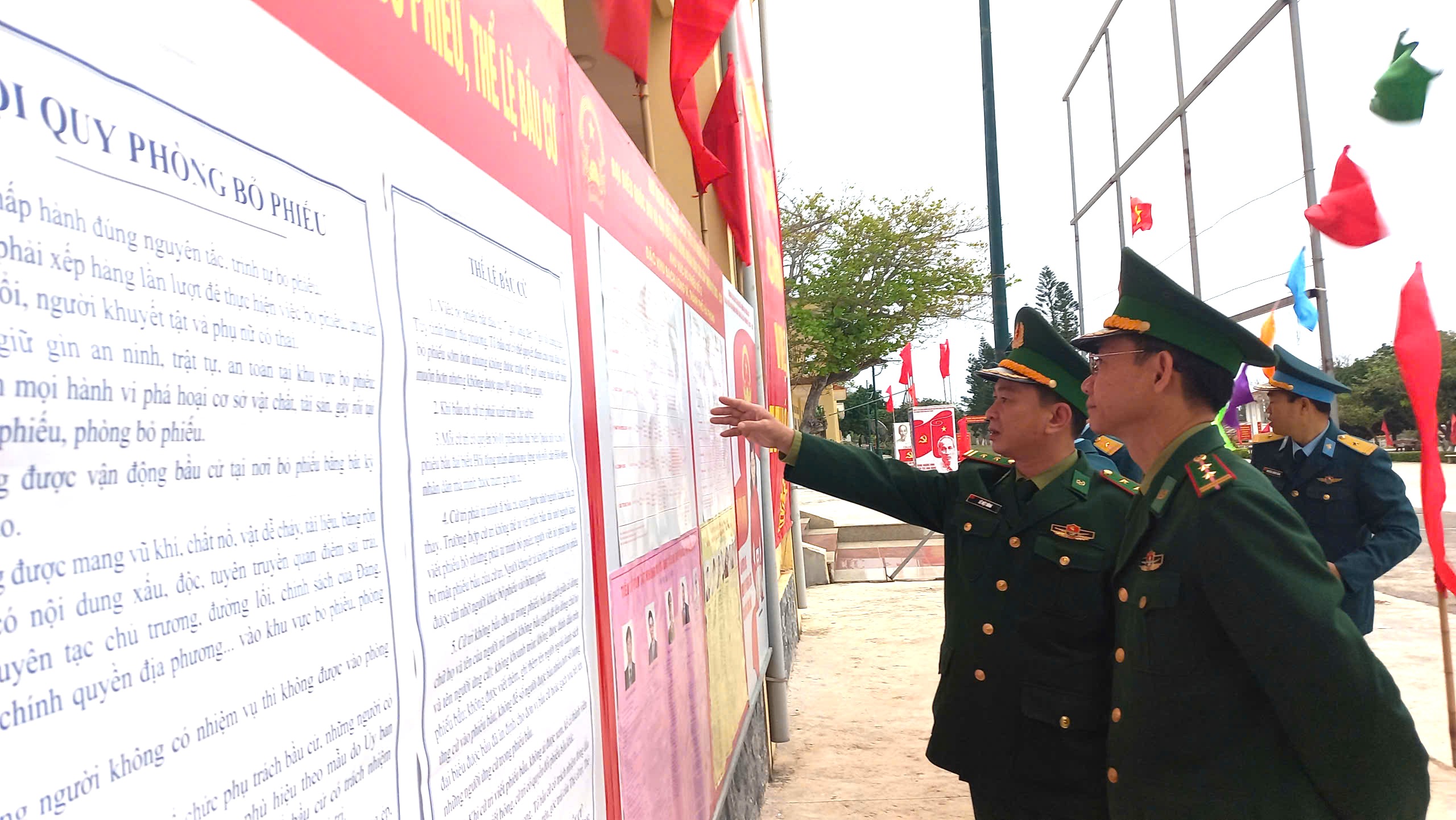 Hình ảnh cử tri đặc khu Bạch Long Vĩ đi bầu cử sớm một ngày- Ảnh 1.