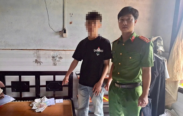 Cướp giật tiền trên tay cụ ông 72 tuổi, thanh niên 18 tuổi bị bắt sau hơn 12 giờ gây án- Ảnh 1. Cướp giật tiền trên tay cụ ông 72 tuổi, thanh niên 18 tuổi bị bắt sau hơn 12 giờ gây án- Ảnh 1.