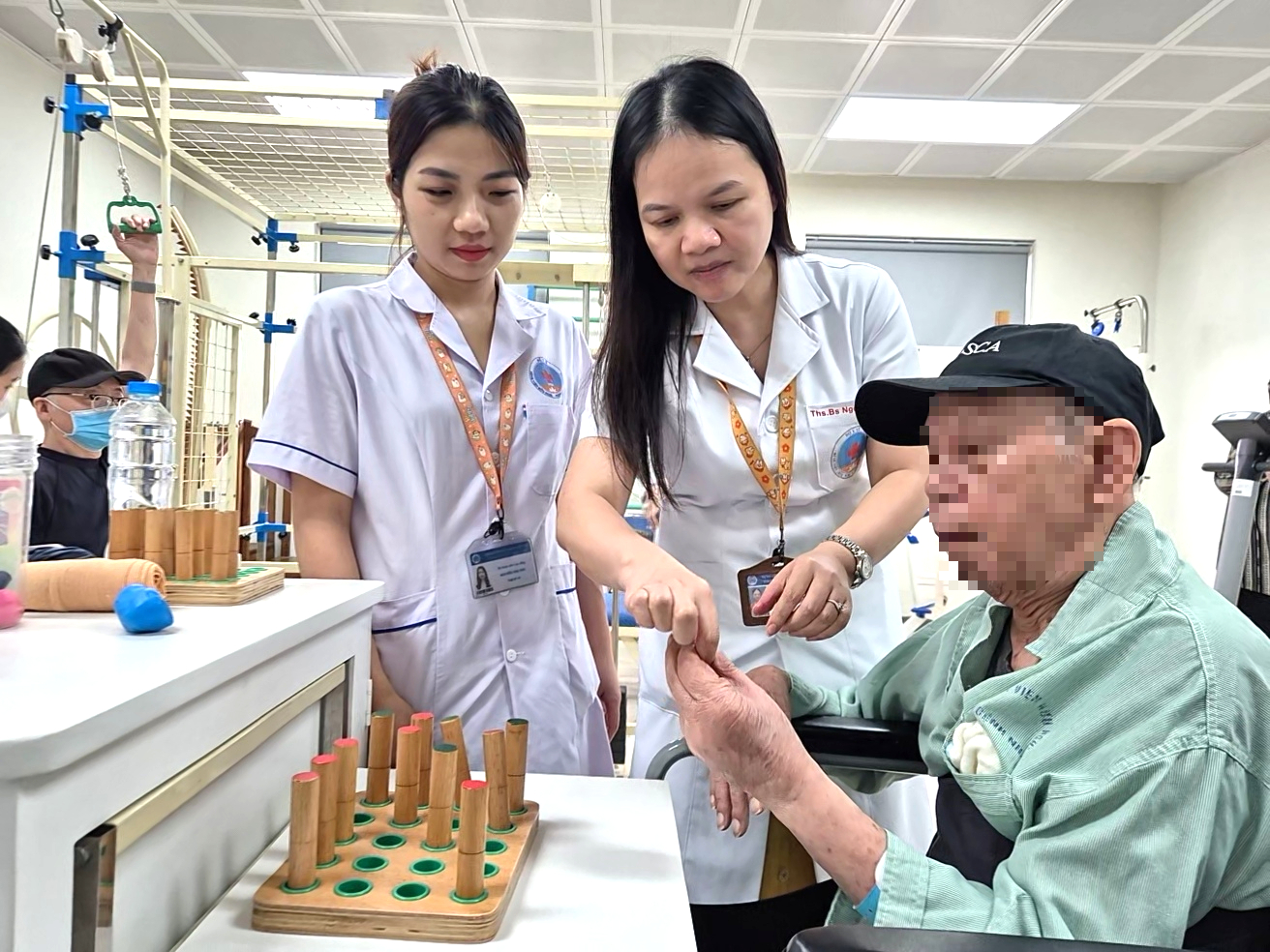 Già hóa nhanh, bệnh tật nhiều, người cao tuổi cần được chăm sóc thế nào?- Ảnh 3. Già hóa nhanh, bệnh tật nhiều, người cao tuổi cần được chăm sóc thế nào?- Ảnh 3.