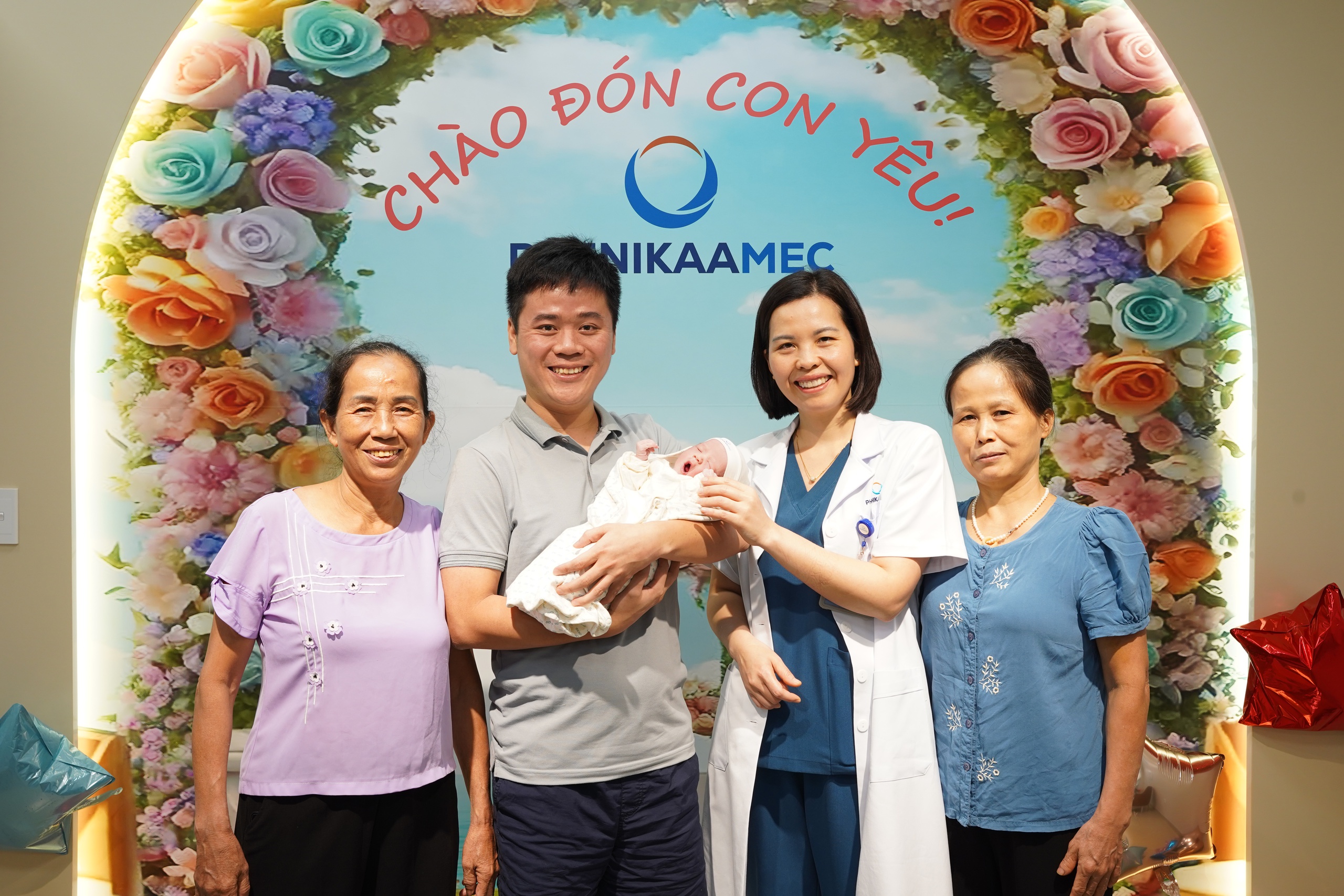 Nhiều sản phụ vượt hàng nghìn km tìm cơ hội giữ con tại Trung tâm Y học bào thai PhenikaaMec
