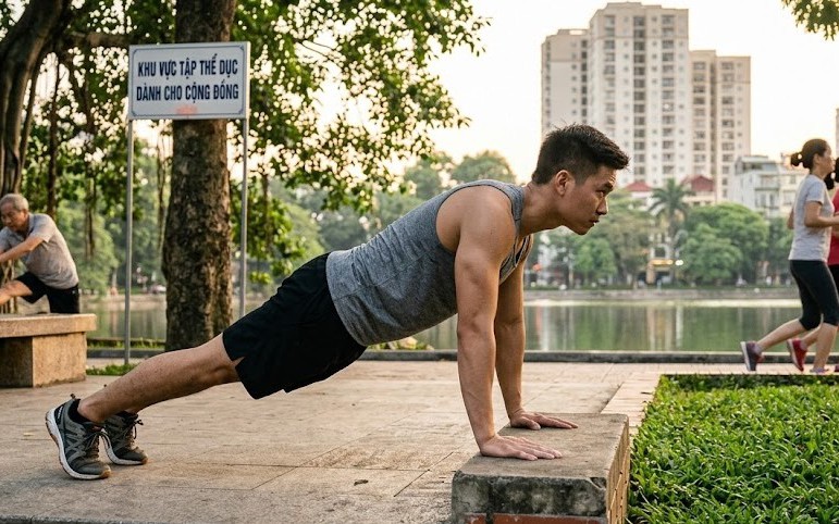 Plank hay squat giúp giảm mỡ bụng tốt hơn?- Ảnh 4. 5 bài tập buổi sáng giảm mỡ bụng hiệu quả hơn tập gym sau tuổi 55