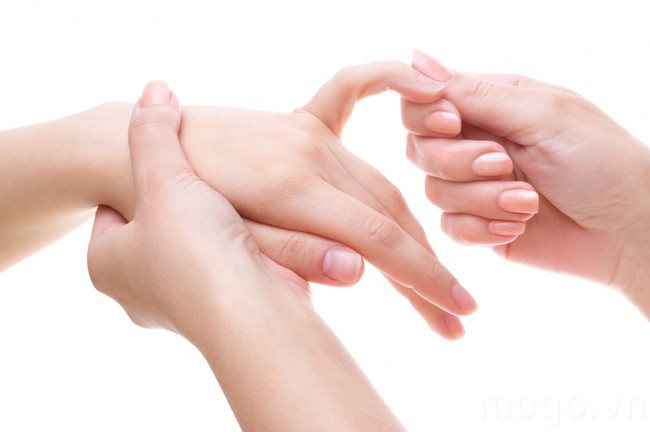 Cách chống lão hóa cho bàn tay ở phụ nữ sau tuổi 30- Ảnh 3. Cách chống lão hóa cho bàn tay ở phụ nữ sau tuổi 30- Ảnh 3.