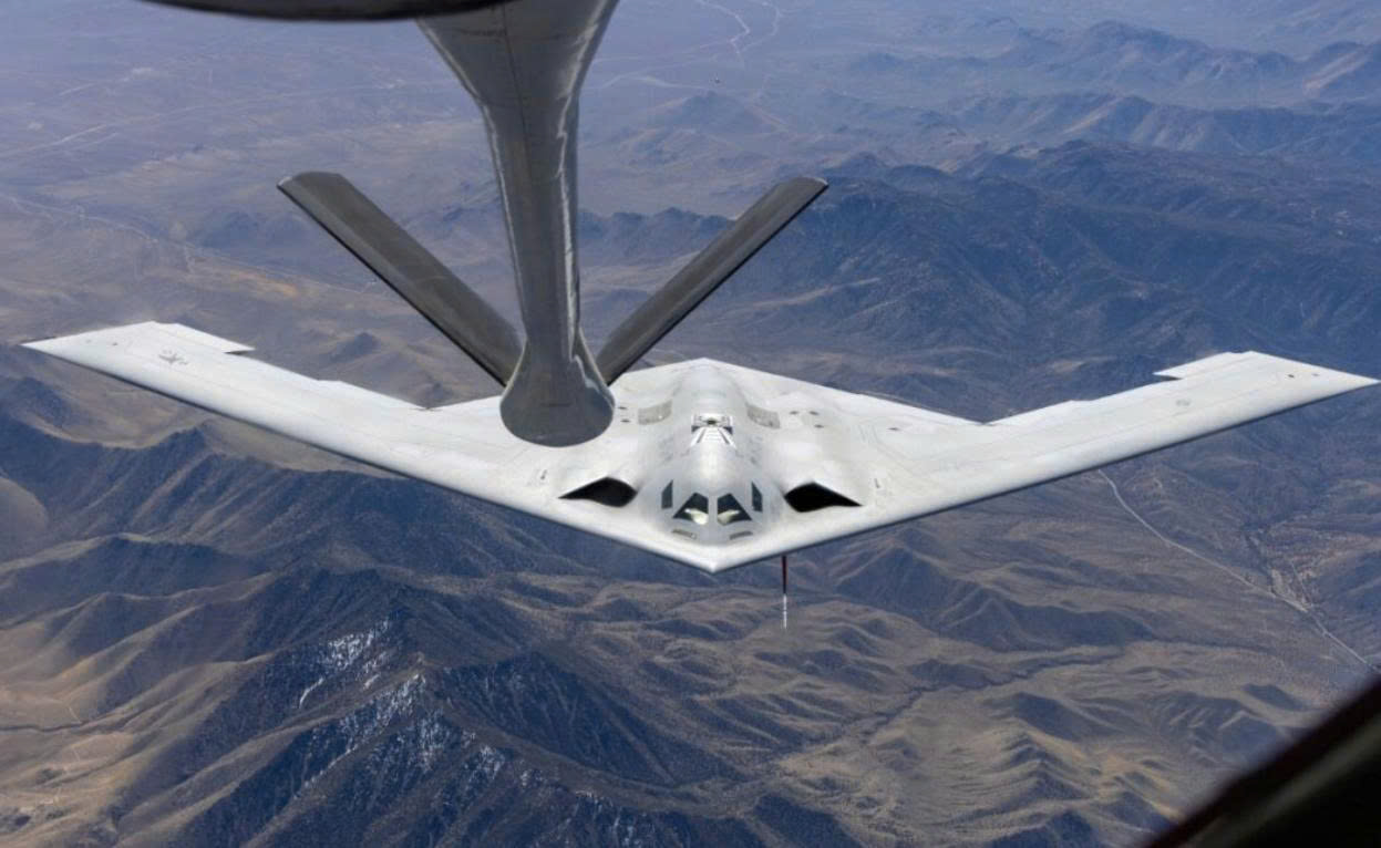 'Sát thủ tàng hình' B-21 Mỹ hoàn thành thử nghiệm tiếp nhiên liệu trên không đầu tiên- Ảnh 1. 'Sát thủ tàng hình' B-21 Mỹ hoàn thành thử nghiệm tiếp nhiên liệu trên không đầu tiên- Ảnh 1.