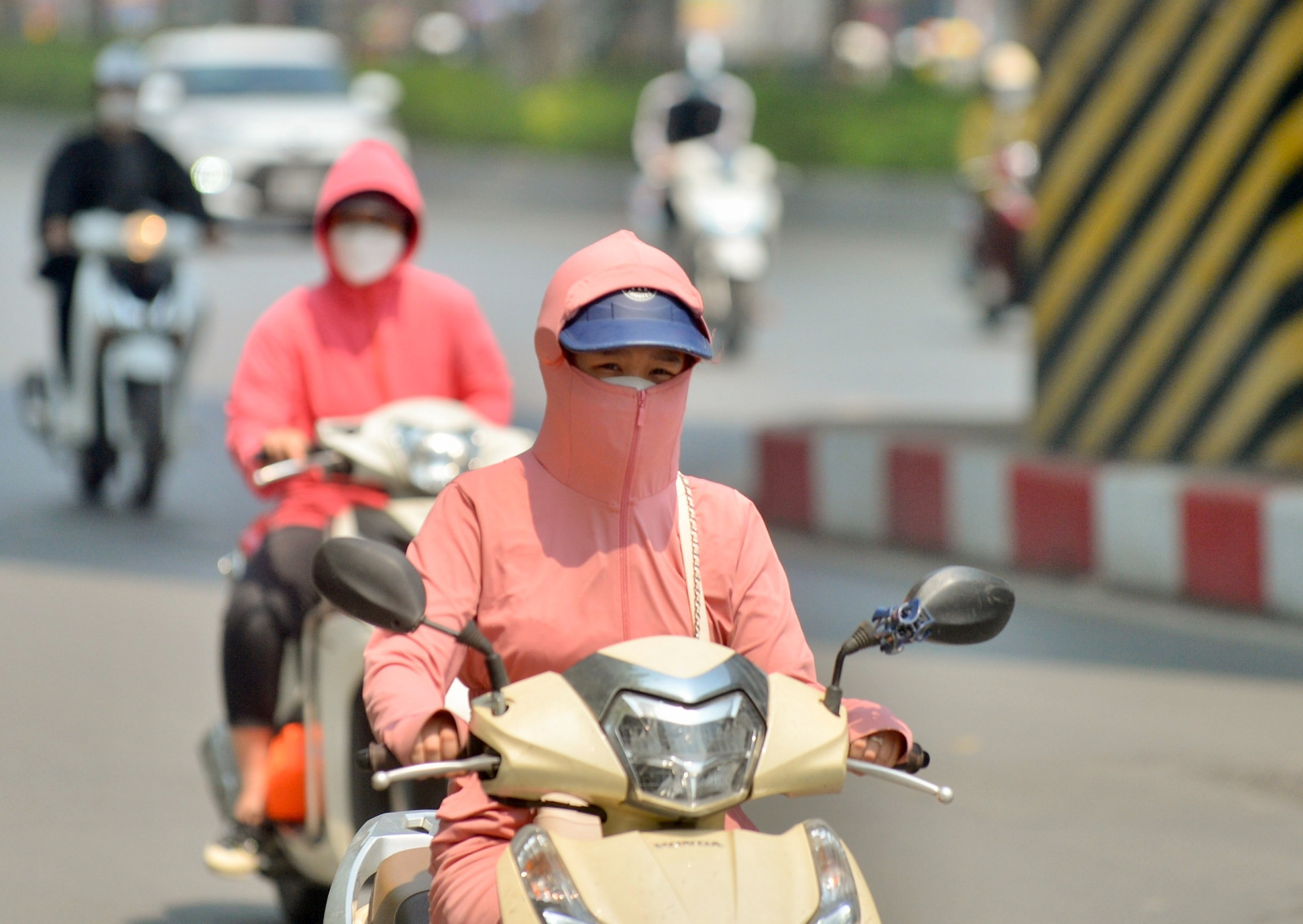 Miền Trung nắng nóng trên 38 độ kéo dài 3 ngày- Ảnh 1. Miền Trung nắng nóng trên 38 độ kéo dài 3 ngày- Ảnh 1.