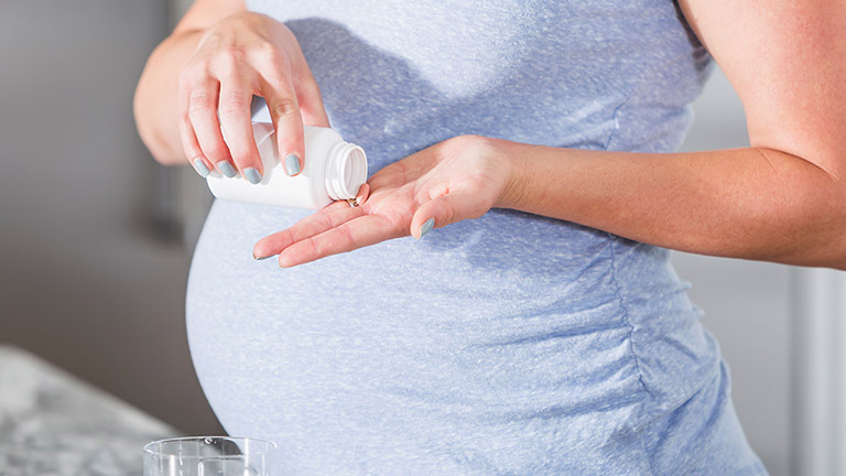 Phụ nữ mang thai bị đau đầu, sốt, dùng thuốc paracetamol cần lưu ý gì?- Ảnh 1. Phụ nữ mang thai bị đau đầu, sốt, dùng thuốc paracetamol cần lưu ý gì?- Ảnh 1.