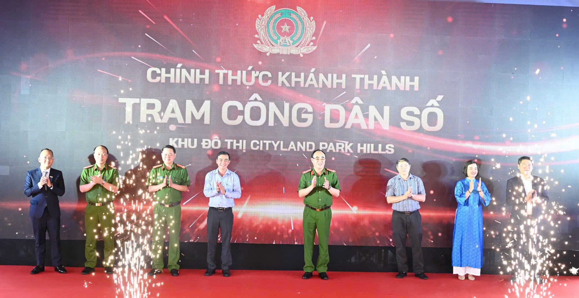 Trạm Công dân số đưa dịch vụ công và y tế số 'chạm cửa' người dân- Ảnh 1. Trạm Công dân số đưa dịch vụ công và y tế số 'chạm cửa' người dân- Ảnh 1.