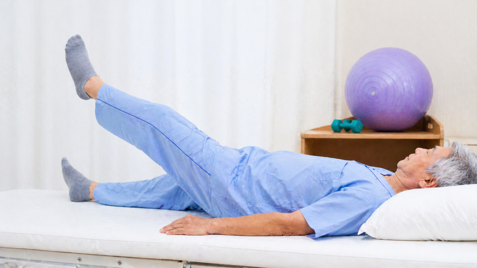 Những bài tập giúp người gãy cổ xương đùi sớm đi lại được- Ảnh 1. Những bài tập giúp người gãy cổ xương đùi sớm đi lại được- Ảnh 1.