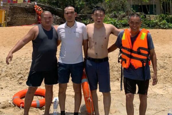 Cứu nhóm du khách Hà Nội gặp nạn trên biển Quảng Trị