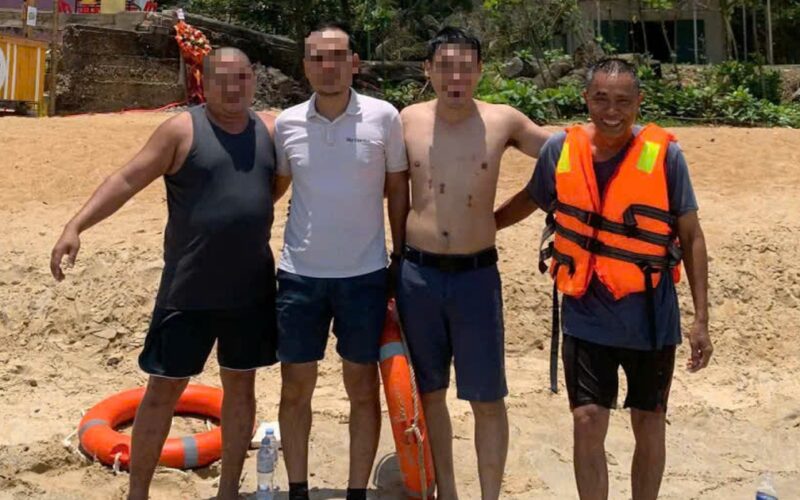 Cứu nhóm du khách Hà Nội gặp nạn trên biển Quảng Trị