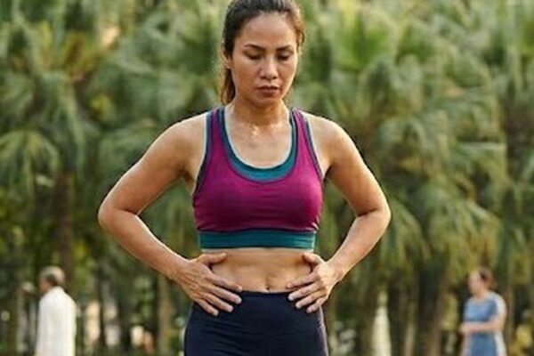5 bài tập đi bộ giảm mỡ bụng tốt hơn tập gym sau tuổi 50