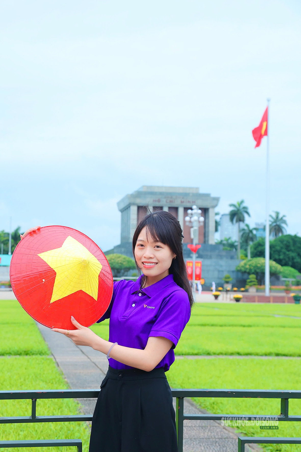 Giới trẻ rộn ràng check-in bên Lăng Bác dịp 30/4- Ảnh 11. Giới trẻ rộn ràng check-in bên Lăng Bác dịp 30/4- Ảnh 11.