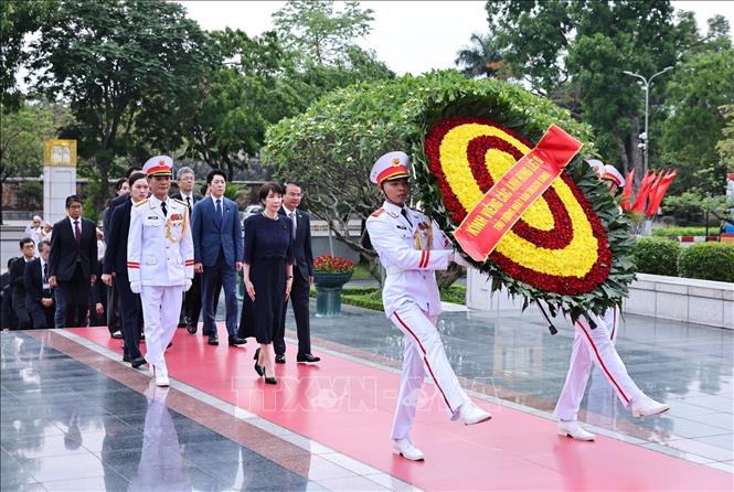 lang-bac-020526-5-1777725182013-1777725182282450584872 Thủ tướng Nhật Bản đặt vòng hoa viếng Chủ tịch Hồ Chí Minh và Đài tưởng niệm các Anh hùng liệt sỹ- Ảnh 5.