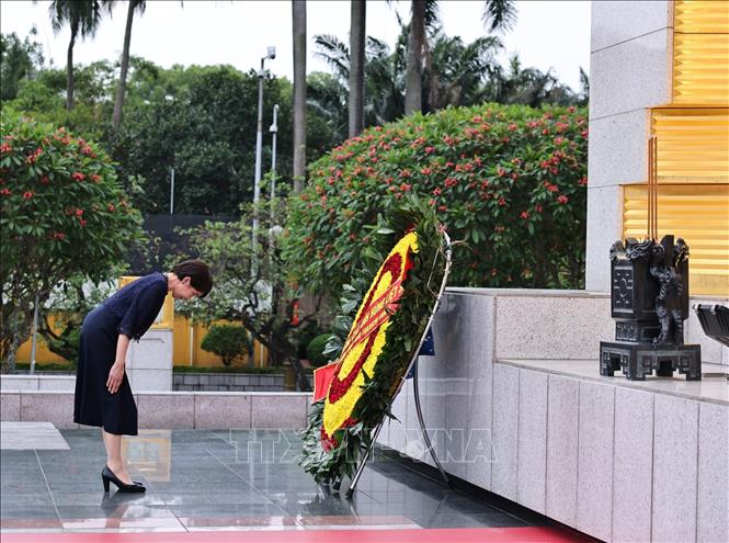 lang-bac-020526-7-1777725183491-1777725183766218641537 Thủ tướng Nhật Bản đặt vòng hoa viếng Chủ tịch Hồ Chí Minh và Đài tưởng niệm các Anh hùng liệt sỹ- Ảnh 6.