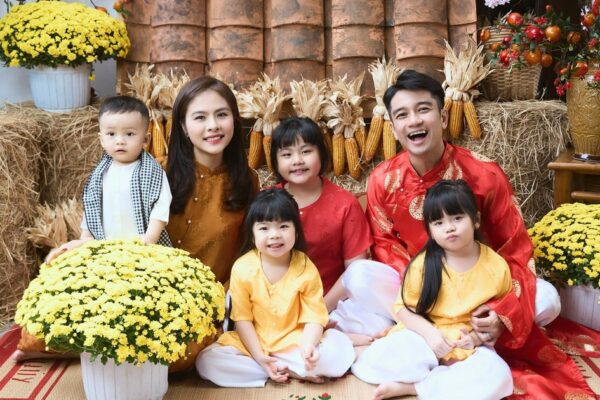 Diễn viên Vân Trang: ‘Nuôi 4 con dạy tôi bớt cầu toàn, hiểu rằng dinh dưỡng không phải là cuộc chiến’
