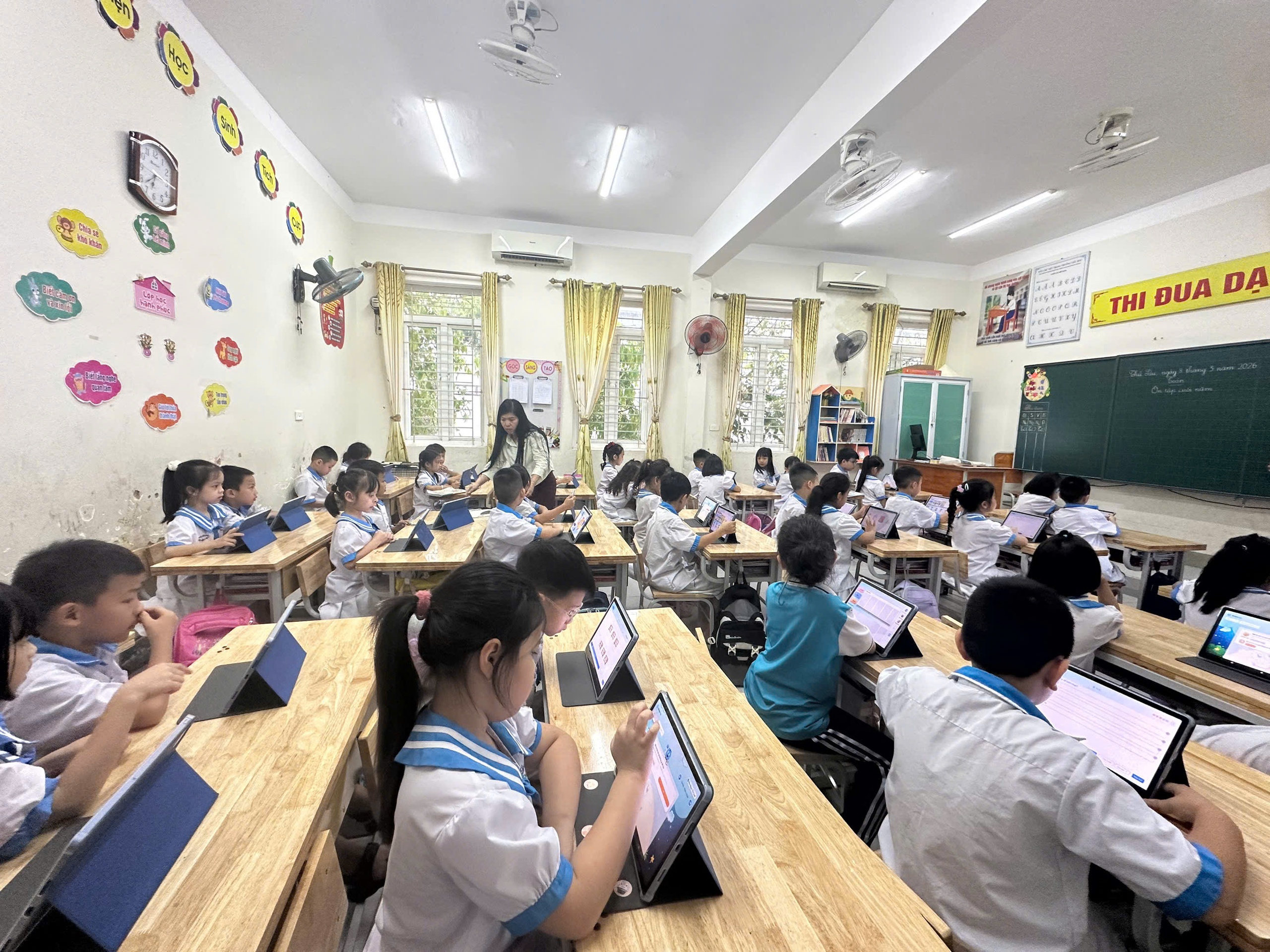 1-17782889992951661376965 ‘Lớp học thông minh’ gây xôn xao Hà Tĩnh, Hiệu trưởng nói gì?- Ảnh 1.