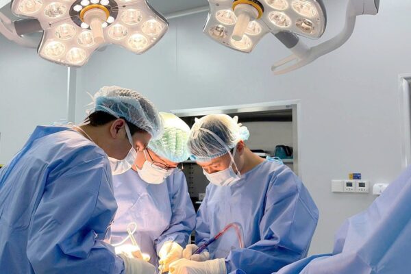 Vinmec Nha Trang trả lại 2 cm chân bị lệch cho nữ du khách Nga nhờ kỹ thuật thay khớp háng được ‘may đo’ bằng công nghệ in 3D