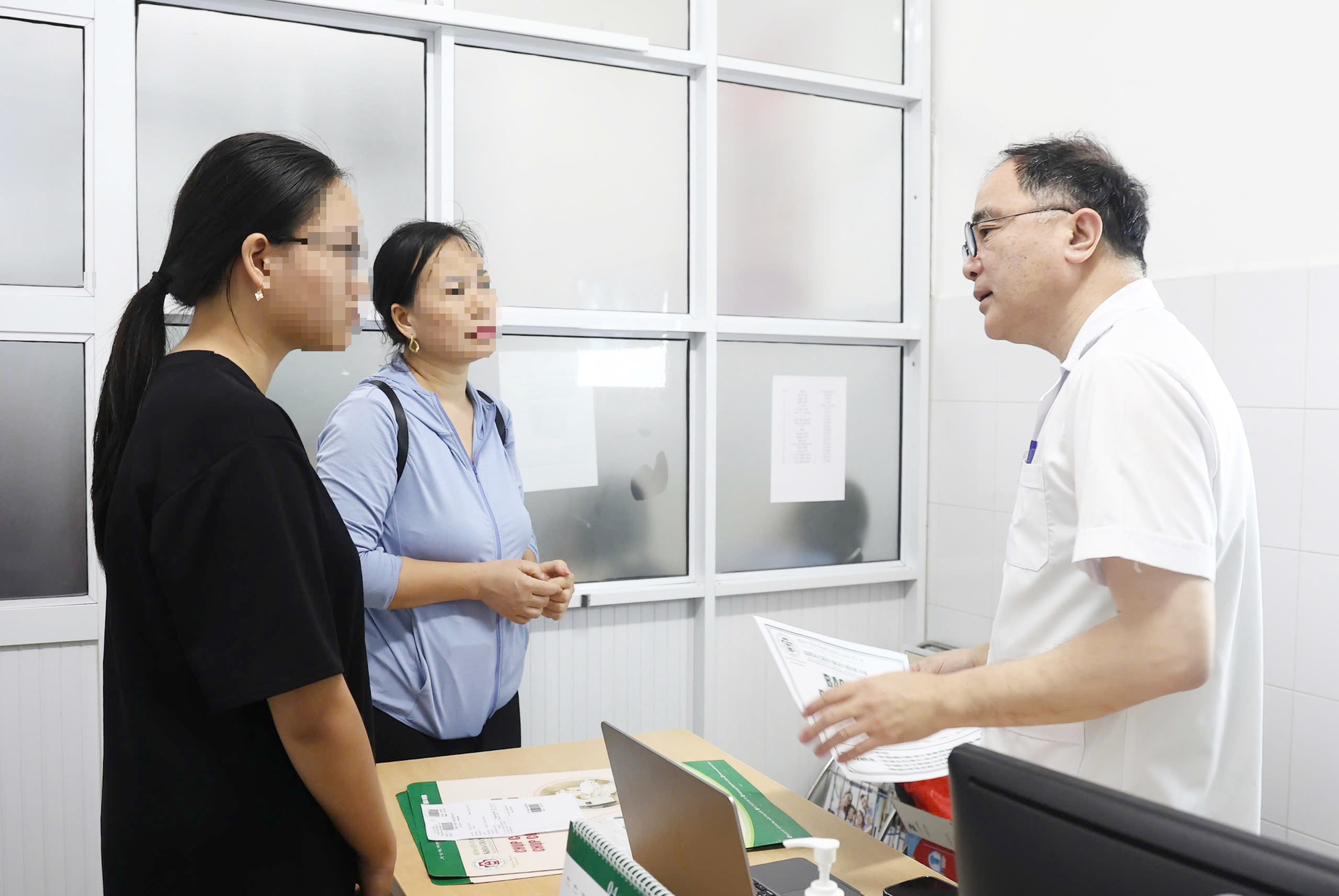 base64-1778731352630391172019 Dấu hiệu nhiều phụ huynh bỏ qua khiến trẻ biến dạng cột sống- Ảnh 2.