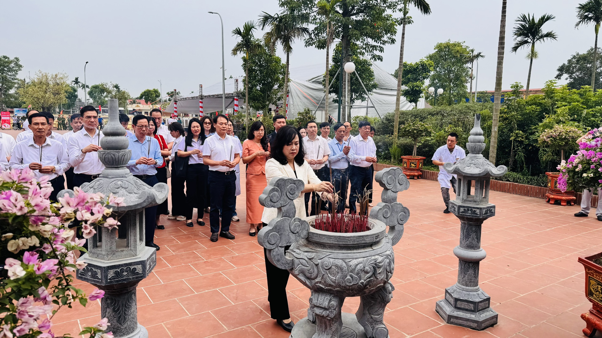 bo-truong-dang-huong-17783910843881974664669 Bộ trưởng Đào Hồng Lan dự chương trình khám bệnh miễn phí 'Vì một Việt Nam khỏe mạnh hơn 2026' tại Hải Phòng- Ảnh 1.