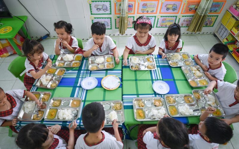 Dinh dưỡng học đường chưa đồng đều nguy cơ ảnh hưởng tầm vóc trẻ em