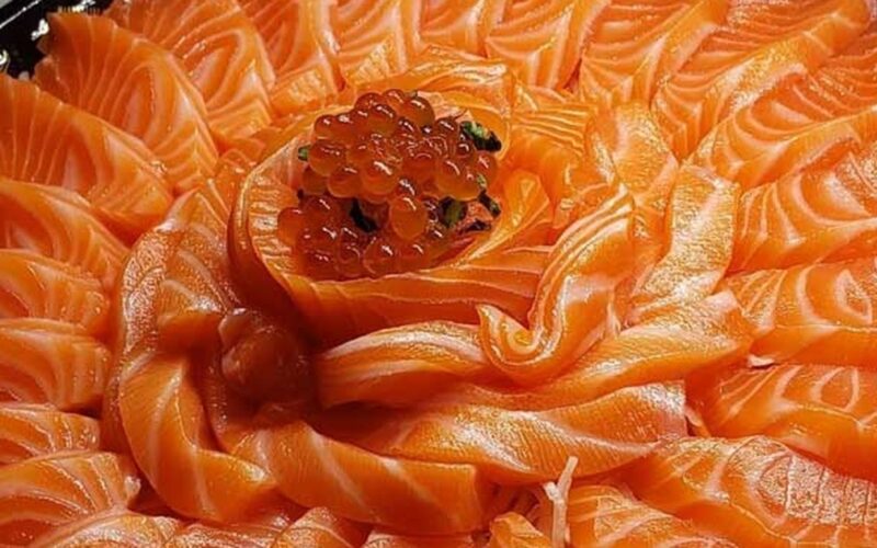 Ăn cá hồi sống hay chín tốt hơn cho sức khỏe?