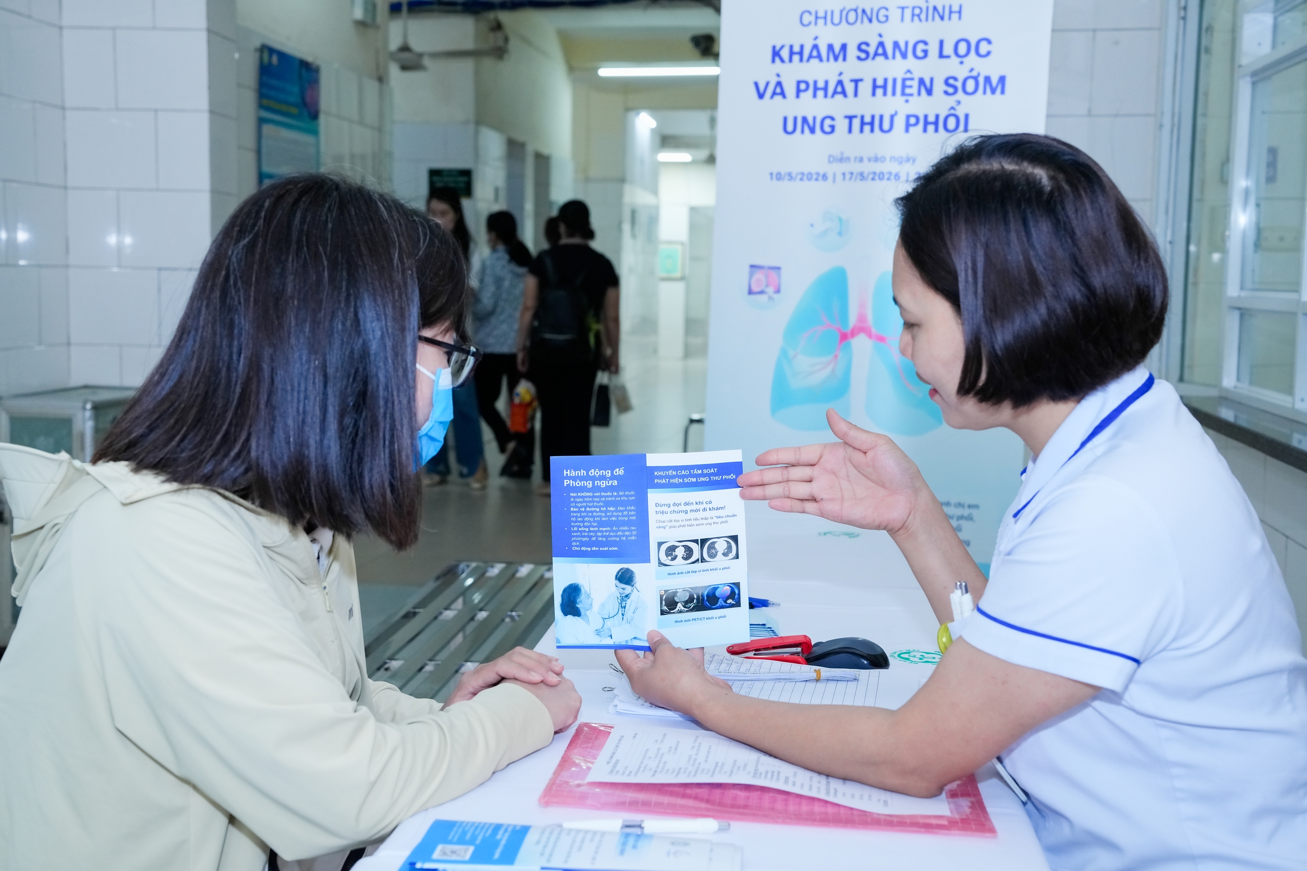 dsc1176-17784099165271684701964 Chỉ hơn 10% bệnh nhân ung thư phổi tại Việt Nam phát hiện bệnh từ giai đoạn sớm- Ảnh 3.