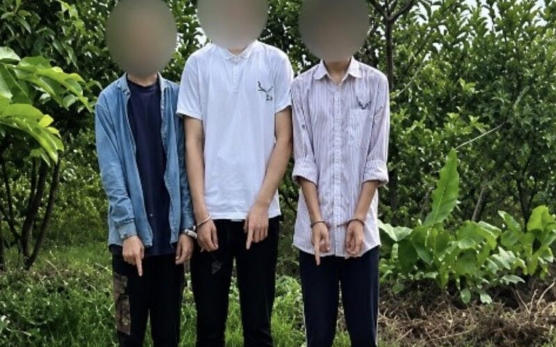 Bắt 4 thiếu niên chặn đường cướp xe máy trong đêm ở Hà Nội