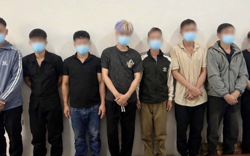 Bắt quả tang 8 người đang đánh ‘liêng’ ở nơi tổ chức hiếu lễ