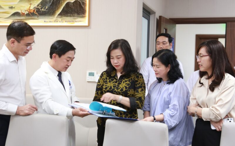 Bộ trưởng Bộ Y tế Đào Hồng Lan: Nghệ An cần đẩy mạnh tầm soát ung thư, chăm sóc sức khỏe ‘từ sớm, từ xa’