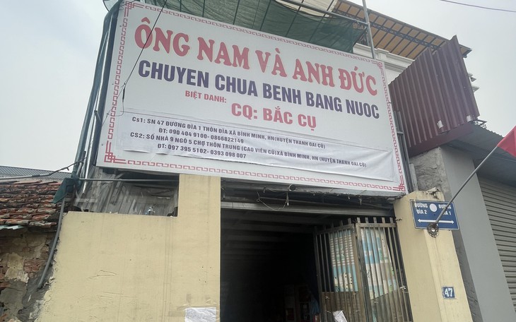 Lãnh đạo xã Bình Minh làm việc với chủ cơ sở "chữa bệnh bằng nước"