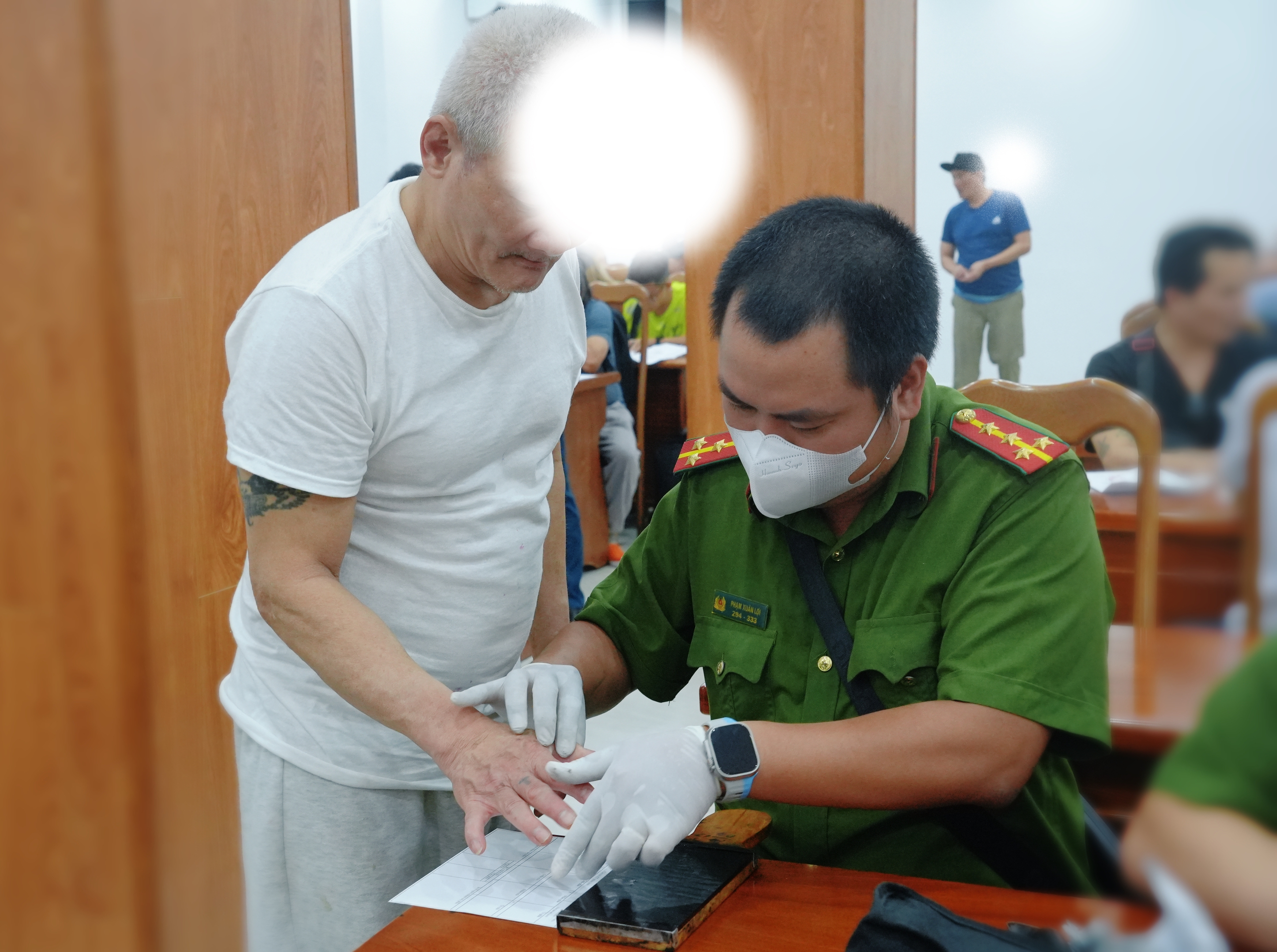 img6848-17785930527012010794377 TPHCM tiếp nhận 33 công dân Việt Nam bị Hoa Kỳ trục xuất- Ảnh 3.