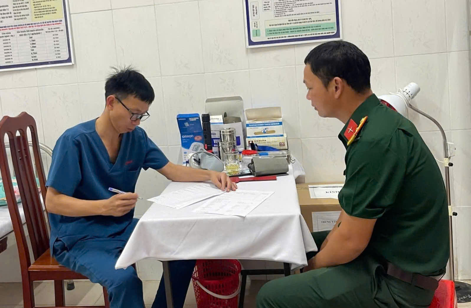 kham-suc-khoe-dinh-ky-cho-can-bo-chien-si-dac-khu-con-co-1778660837554512477711 Khám sức khỏe định kỳ cho cán bộ, chiến sĩ tại đặc khu Cồn Cỏ- Ảnh 1.