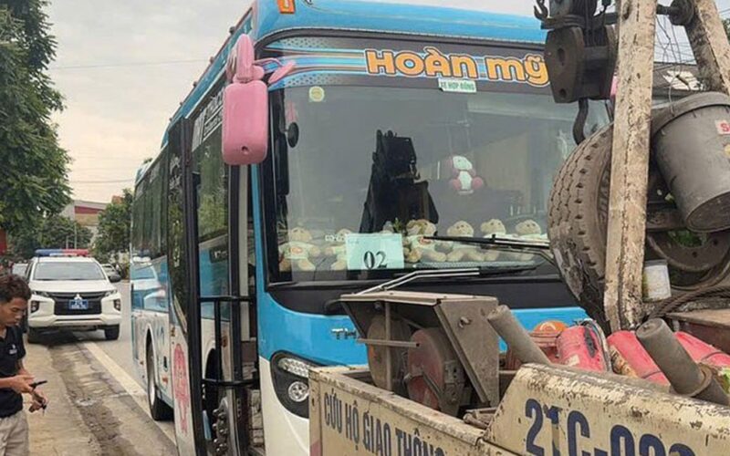 Tài xế không có GPLX chở 20 người đi làm thiện nguyện ở Lào Cai