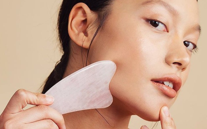 massage-1-17694128497042113587747-0-38-449-756-crop-17694130676731444867590-1 Trẻ lại 5 tuổi nhờ thói quen massage hệ bạch huyết 10 phút mỗi tối