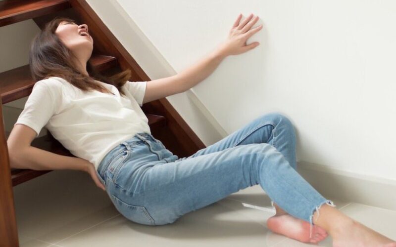5 bài tập đơn giản giúp giảm nguy cơ té ngã