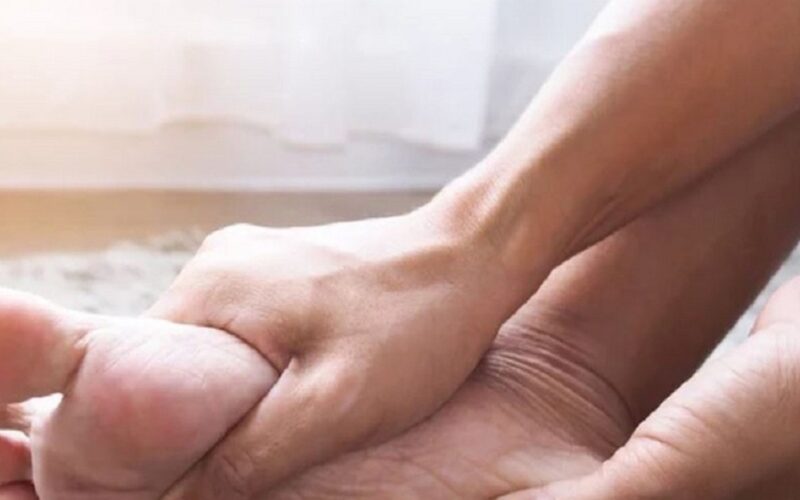 6 nguyên nhân gây phù chân ở người cao tuổi