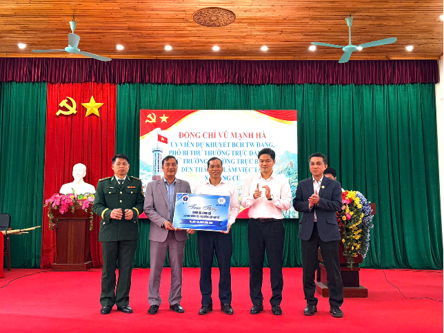 picture1-1778392922640652107342 Từ Lũng Cú, Phố Bảng lan tỏa tinh thần phòng bệnh từ sớm, từ xa nơi vùng biên Tổ Quốc - Ảnh 4.