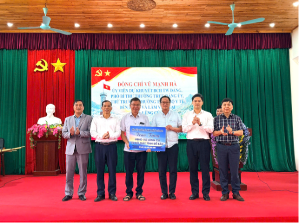 picture3-17783929226281638556844 Từ Lũng Cú, Phố Bảng lan tỏa tinh thần phòng bệnh từ sớm, từ xa nơi vùng biên Tổ Quốc - Ảnh 5.