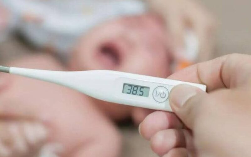 Khi nào cần hạ sốt cho trẻ? cách chăm sóc đúng khi trẻ bị sốt