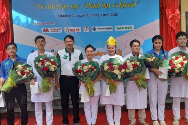 Nhân viên y tế sôi nổi trổ tài tại hội thi Vệ sinh tay ở Khánh Hòa