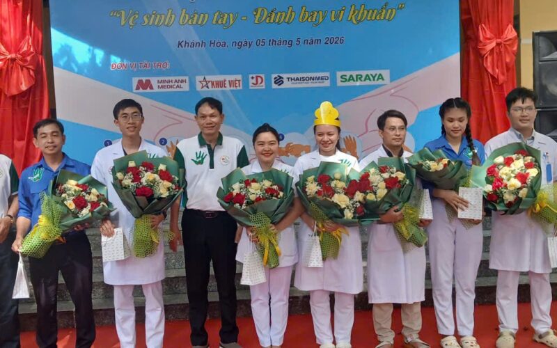 Nhân viên y tế sôi nổi trổ tài tại hội thi Vệ sinh tay ở Khánh Hòa