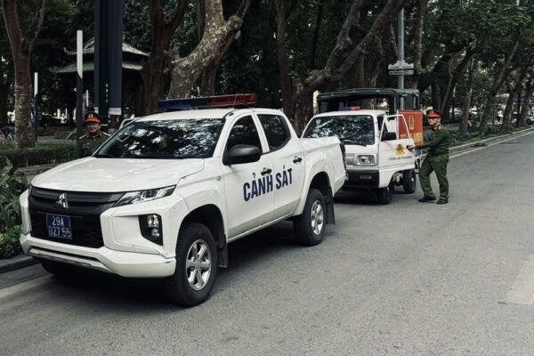 Công viên Lê Nin nhếch nhác, lộn xộn kéo dài, phường Ba Đình ra quân chấn chỉnh