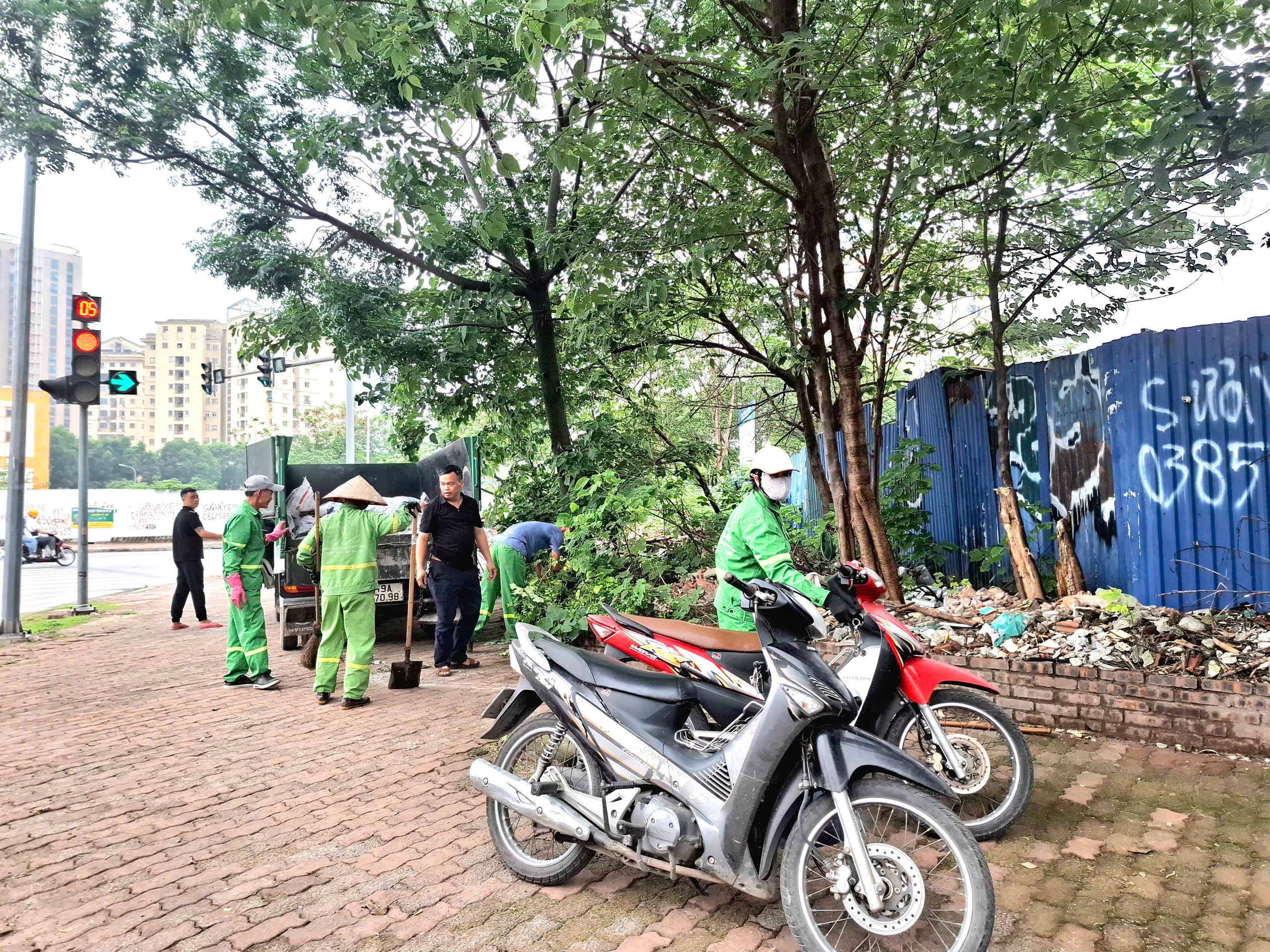 z7813712675141290e6d48fcb3cb8492fa7907e069ff20-17784846515652049824422 Cận cảnh công viên hồ điều hòa trên 'đất vàng' giữa Thủ đô bị bỏ hoang suốt 16 năm- Ảnh 9.
